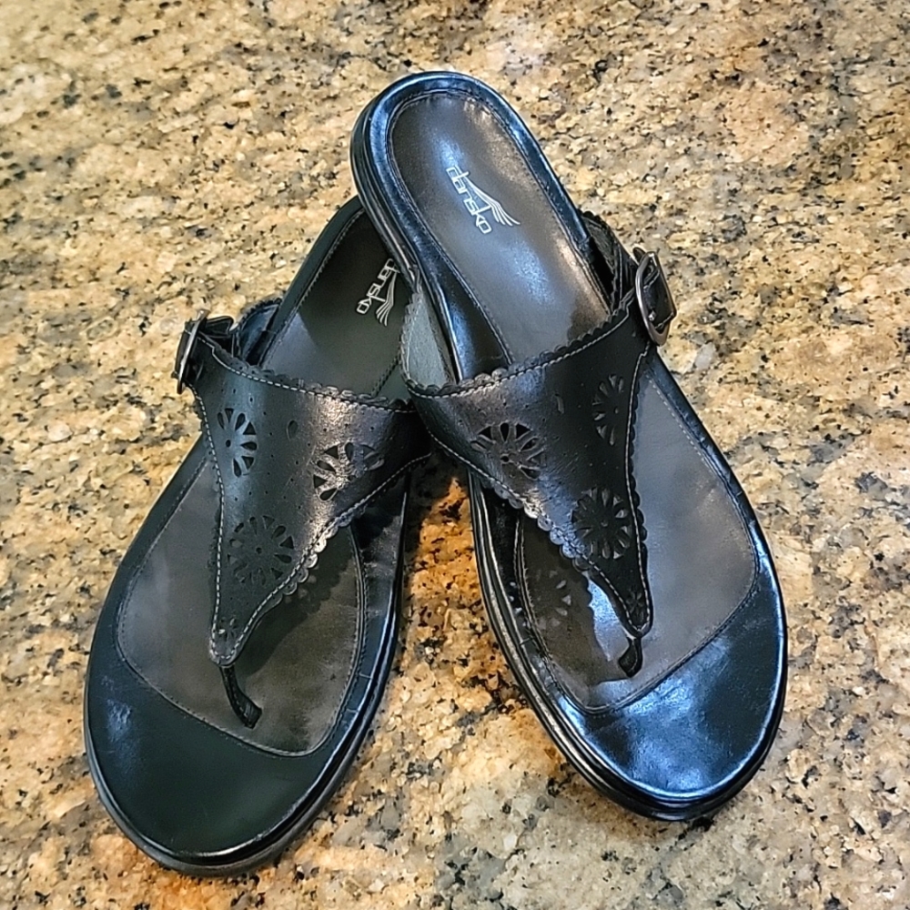 Dansko black thong sandals Size 40